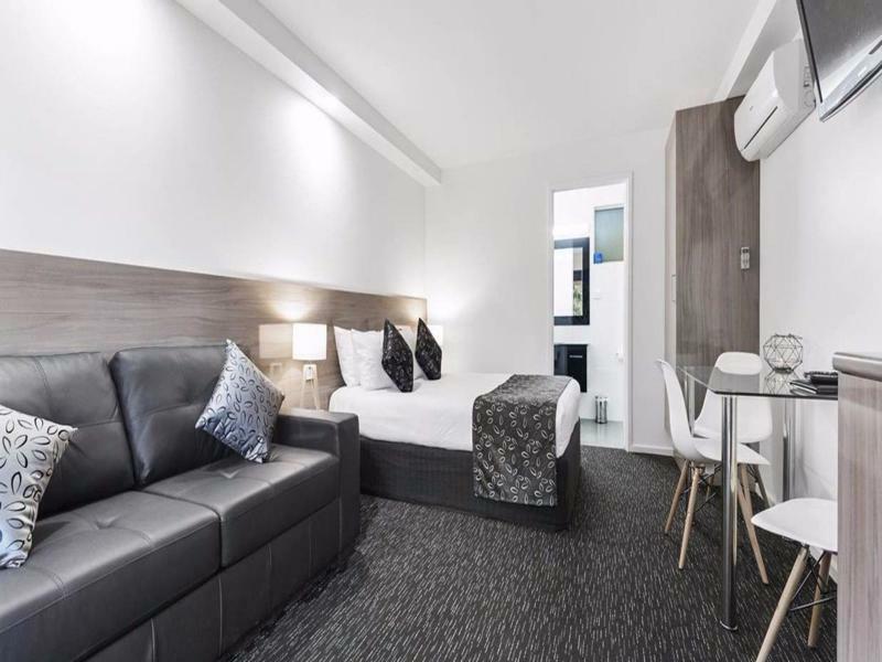 Bay Motel 4*